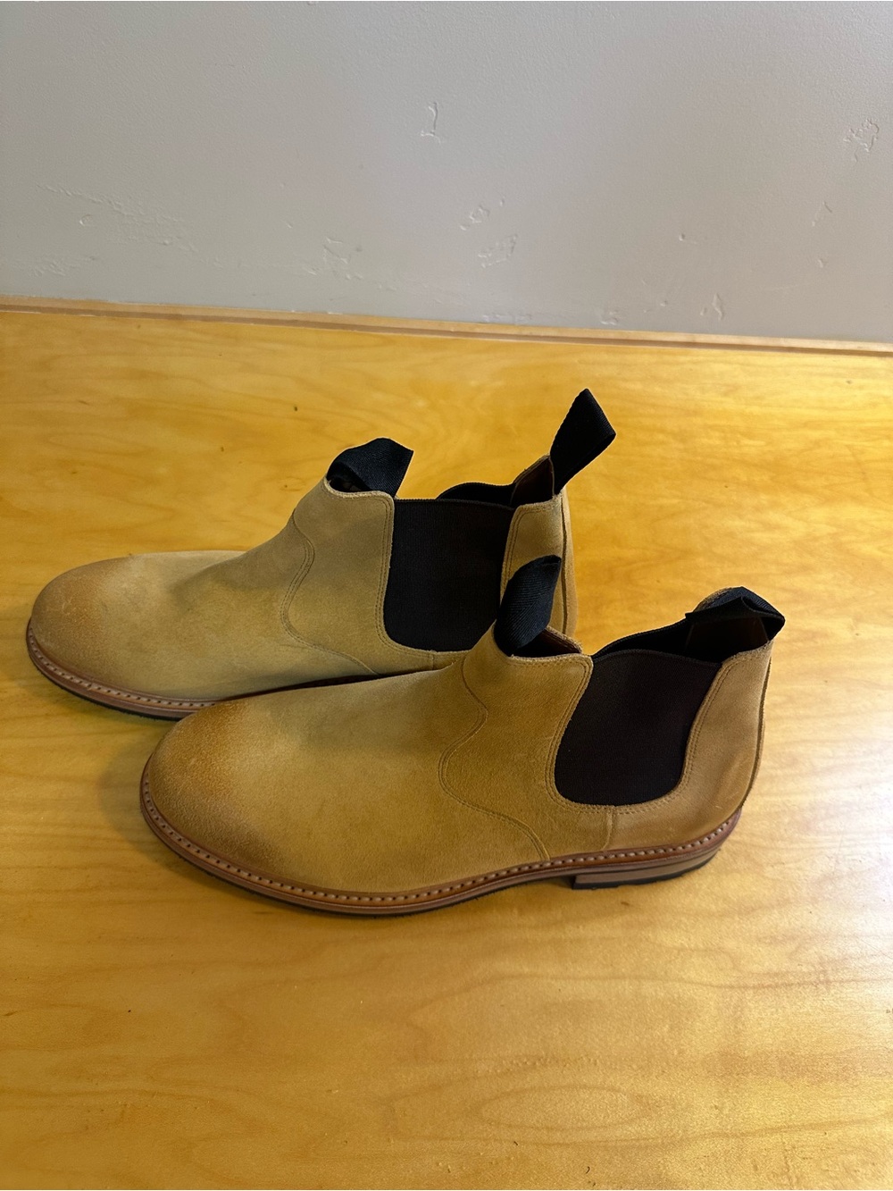 Rhodes Men’s Suede Boots Vibram Sole NWOT Size 10